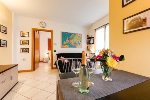 Appartamento Stazione secondo piano con balcone - Housity