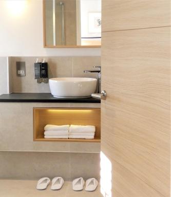Lancaster Barn - Housity