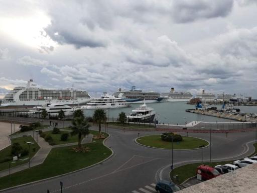 Tourist Appartment Port View - Free Transport Structure to Cruise Ship - Housity