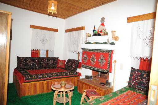 Panoraia's Traditional House - Housity