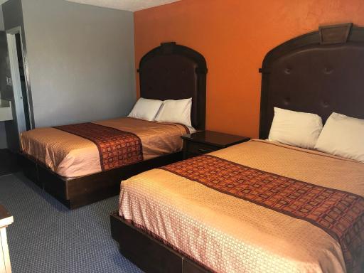 Executive Inn & Suites - Housity