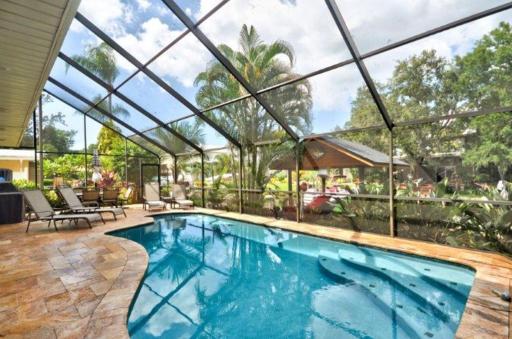 Lake Tarpon Executive Home 5BR 2 Kitchens 2 Laundry Rooms Million Dollar Executive Level Home - Housity