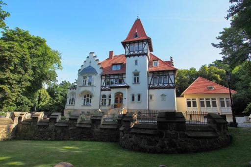 Hotel Schlossvilla Derenburg - Housity