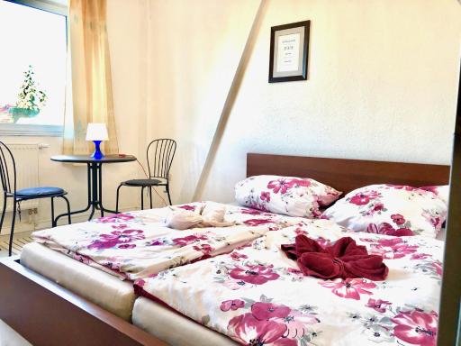 Next To Airport - Housity