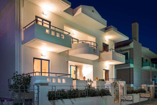 Blue Roses - Housity