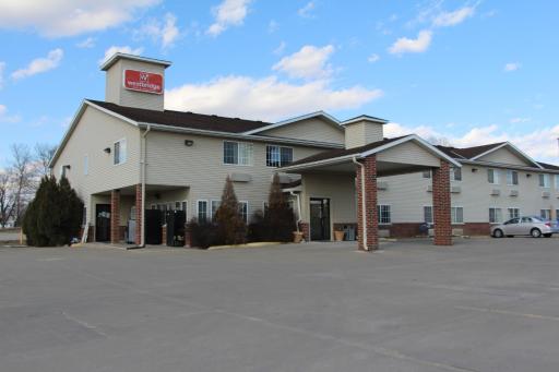 Westbridge Inn & Suites - Housity