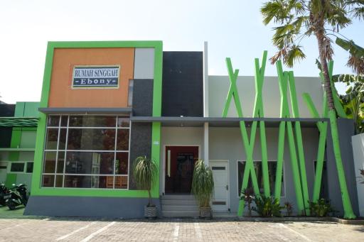 RedDoorz Syariah near Balai Kota Probolinggo 2 - Housity