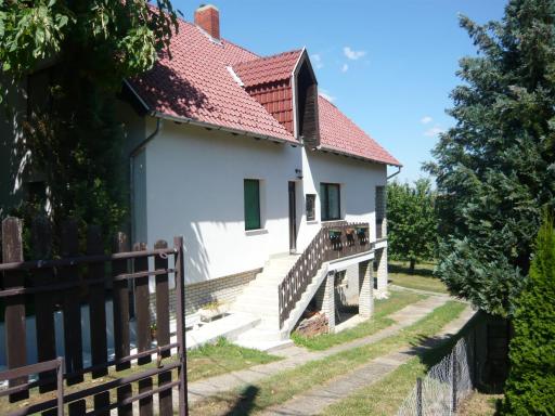 Andrea Apartman Alsópáhok - Housity