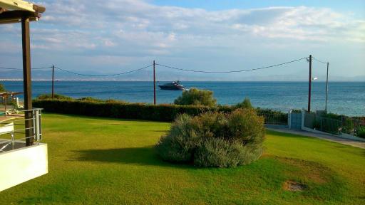 Beautiful house by the sea,Loutraki Skaloma. - Housity