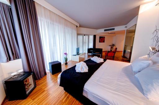 Sarroglia Hotel - Housity