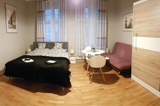Czarna Owca- Pokoje Gościnne - Housity