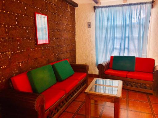 Comfy 4 Bedroom Town House Garden & Market Area - Housity