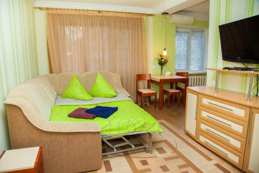 Semi-luxury Apartment on Nezalezhnoi Ukr?iny 65-B near Intourist Hotel - Housity