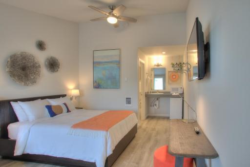 OCEAN SHORES RESORT - Brand New Rooms - Housity