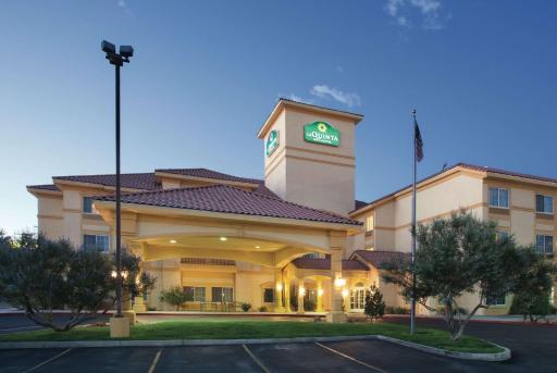 La Quinta Inn & Suites by Wyndham Albuquerque Midtown - Housity