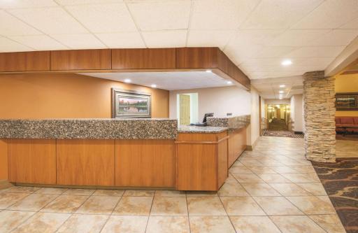 Mountain Valley Inn & Suites - Housity