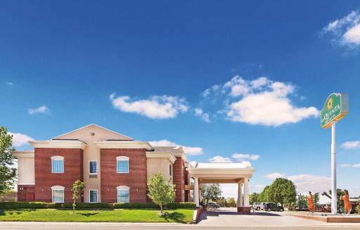 La Quinta by Wyndham Dalhart - Housity