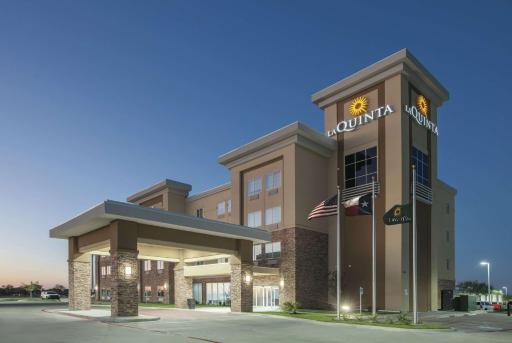 La Quinta by Wyndham Kingsville - Housity