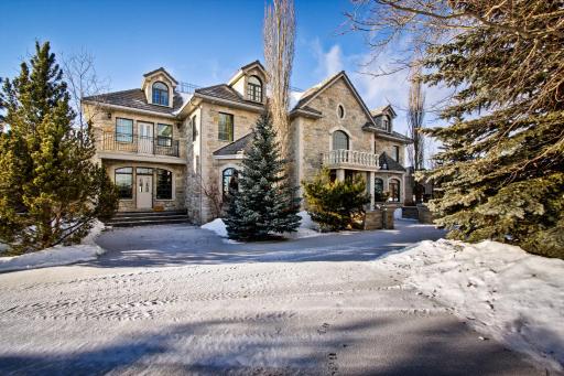 Ghost Lake Manor House - Housity