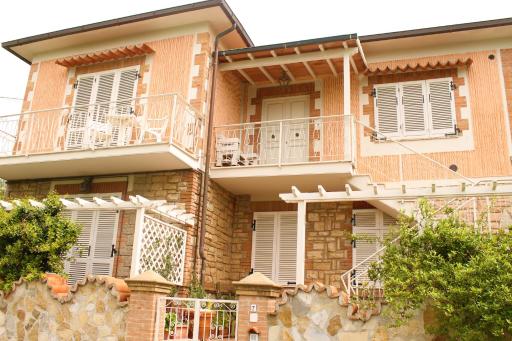 Casa Vacanze Lucchesi - Housity