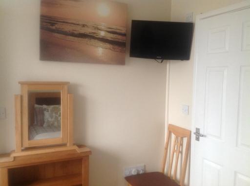 Crossways Tavern - Housity