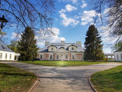 Pałac w Krzelowie - Housity