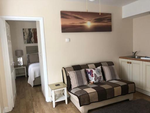 Crossways Tavern - Housity