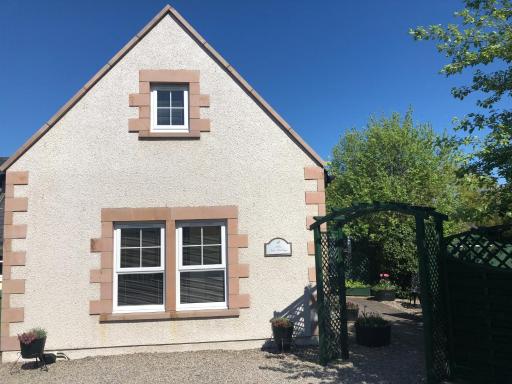 New Cottage 3 Bedroom Free Parking - Housity
