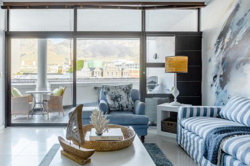 Luxury City Apartment with Mountain Views - Housity