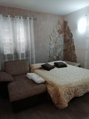 STONE HOUSE e Casa Vacanze Zia Rosina - Housity