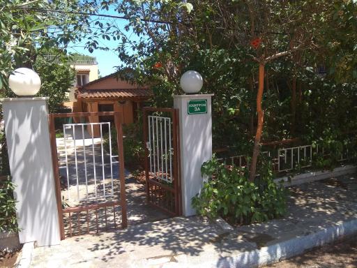 MARIA'S COZY HOUSE JUST 3 MINUTES WALK FROM BEACH - Housity