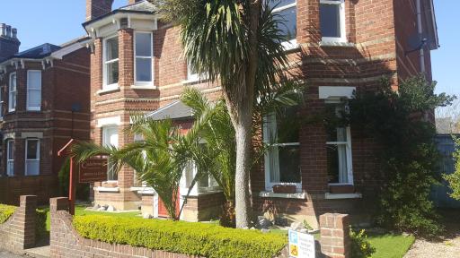 Colebrook Guest House - Housity