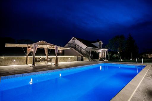 Villa Jozini dvori - Housity