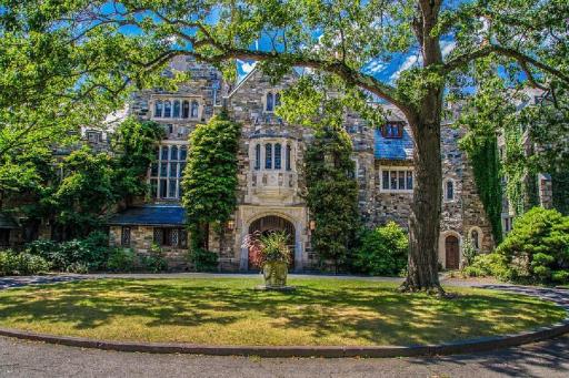 The Castle at Skylands Manor - Housity