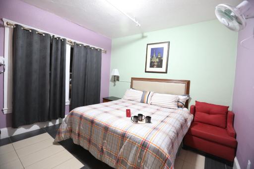Oak Hotel - Housity