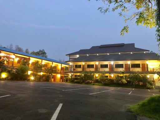 Hugpua Hotel - Housity