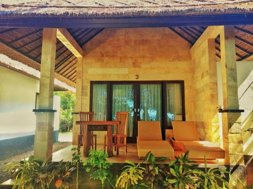 Jemeluk Beach Bungalows - Housity