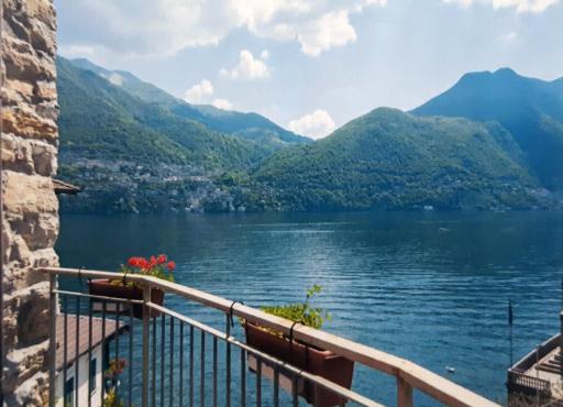 The Terrace on Lake Como - Housity
