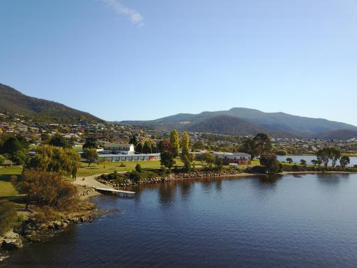 Riverfront Motel & Villas - Housity