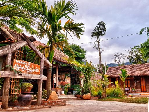 Highway 20 Homestay - Housity