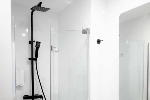Lux Wood Loft with Air Con & Lift - Housity