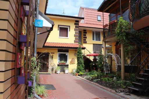 Ideal Hotel - Housity