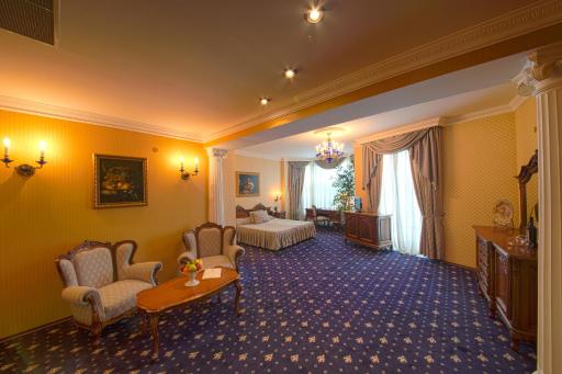 Grand Hotel London - Housity