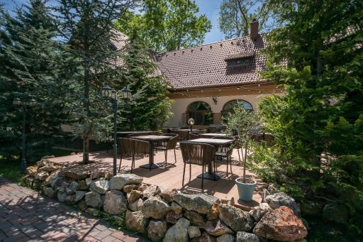 Platan Garden Rooms & Restaurant - Housity