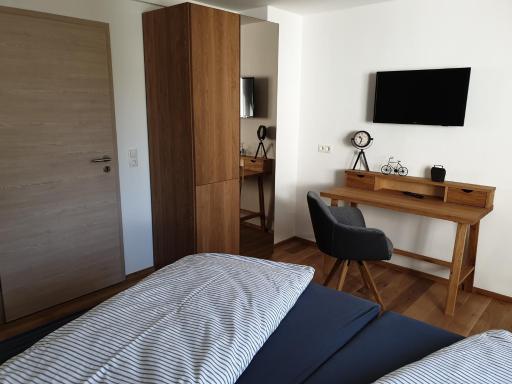 Beim Hooch. Doris - Housity