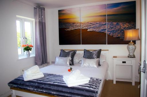 Ladysmith House - 4 Bedrooms - Full House - Housity