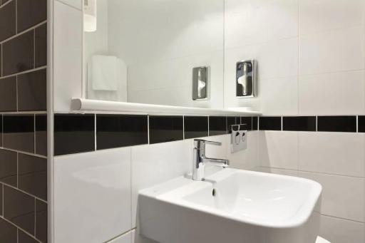 Days Inn Corley NEC - M6 - Housity