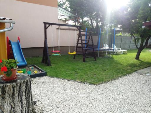 Szivárvány Apartman - Housity