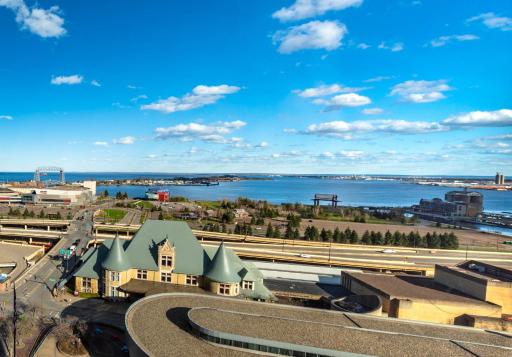 Radisson Hotel Duluth-Harborview - Housity