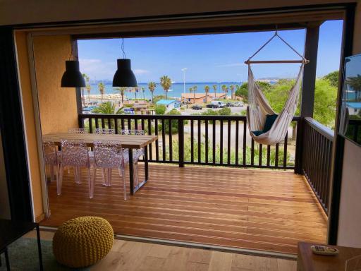 Appartement climatisé refait à neuf - VUE MER Saint-Tropez - Piscine- 50m plage - Housity